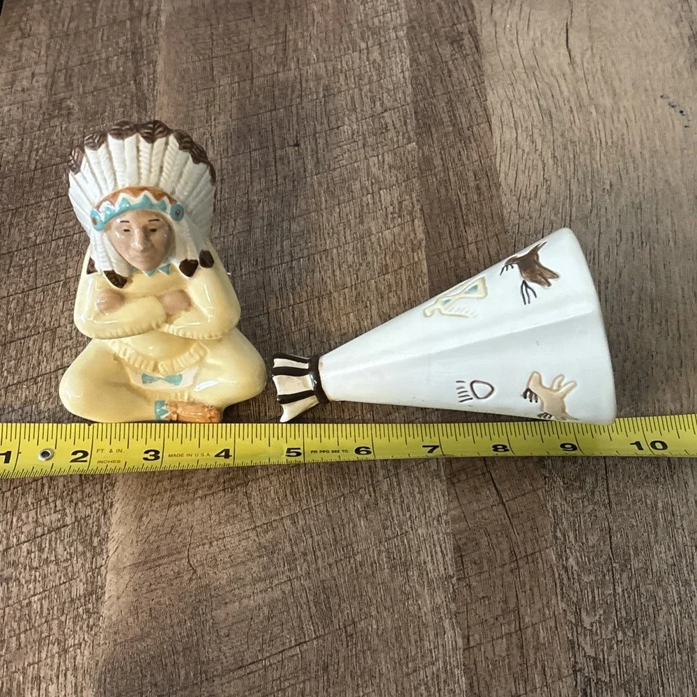 Vintage Ceramic NATIVE AMERICA TEE PEE Salt Pepper Shakers Set Cottage Core